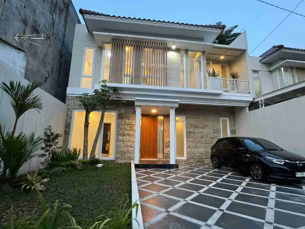 Rumah Mewah Dekat Hyatt