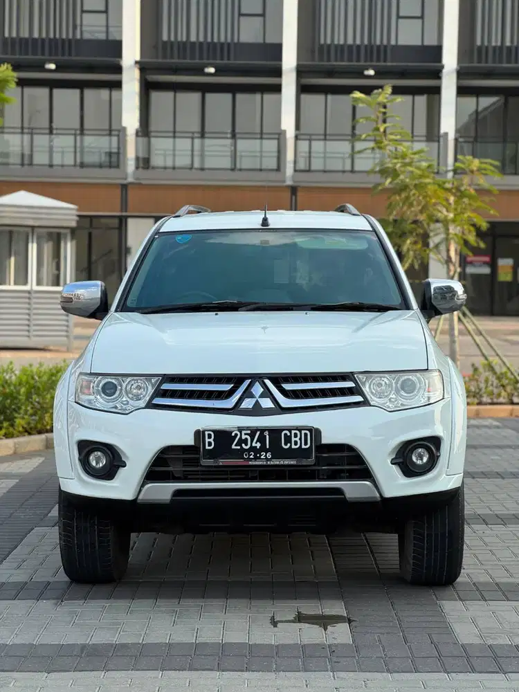 Mobil Solar murah nan irit Mitsubishi Pajero Exceed 2015 Putih mantap