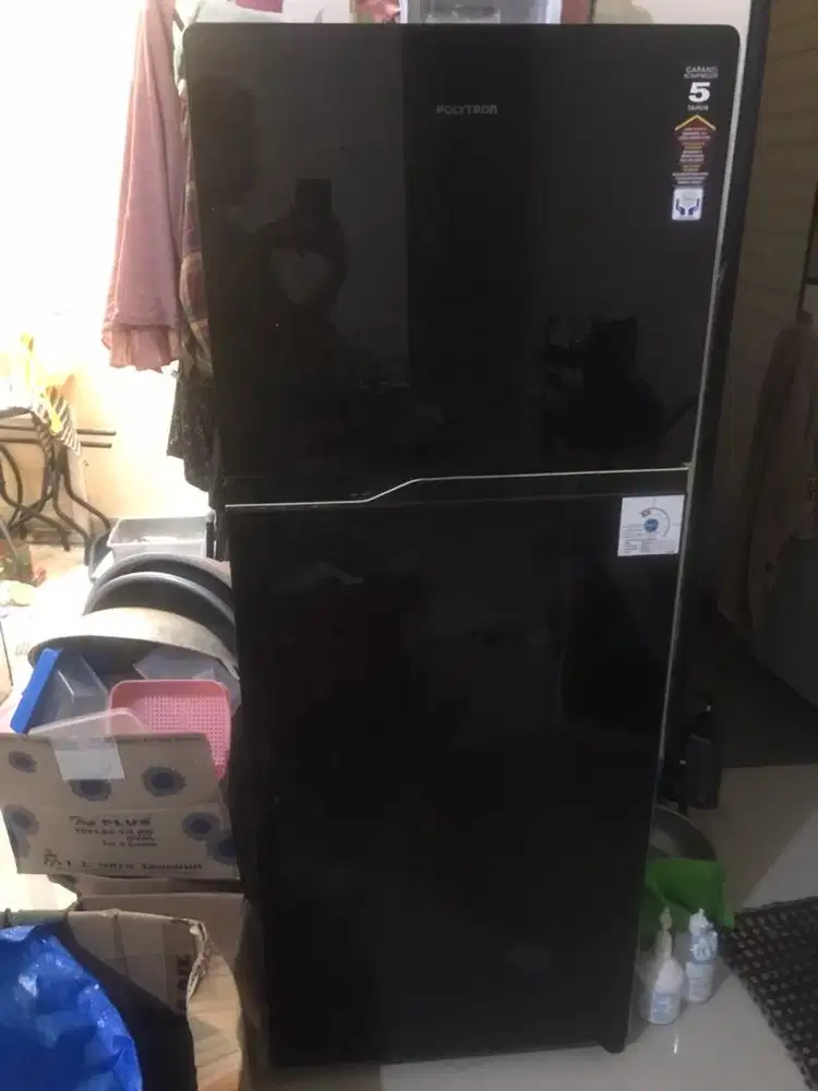 Kulkas 2 pintu polytron mulus like new baru pakai 18 bulan