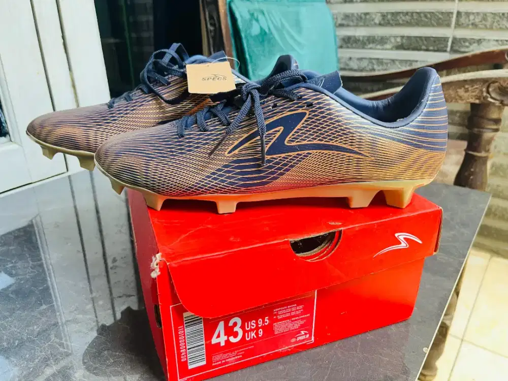 Sepatu Bola Specs