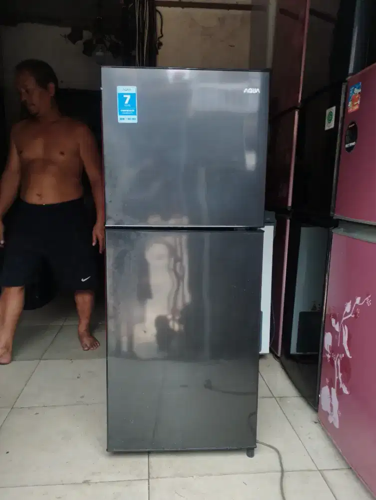 Kulkas 2 pintu merk aqua
