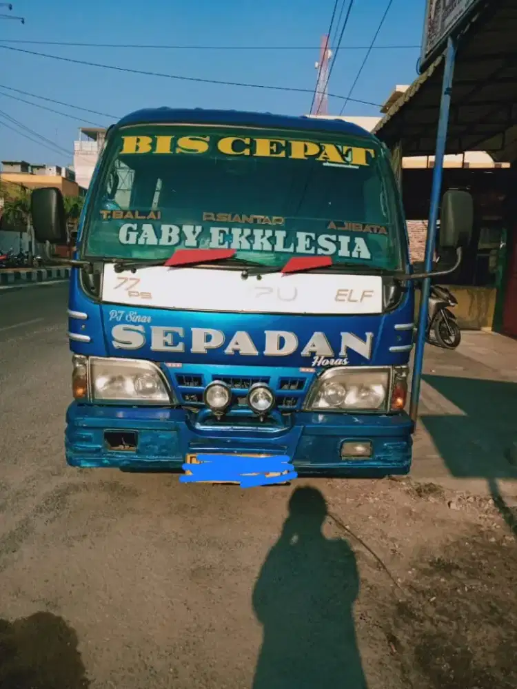 Bus ELF Sepadan milik pribadi