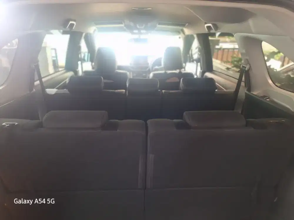 Veloz Q 2023 hitam