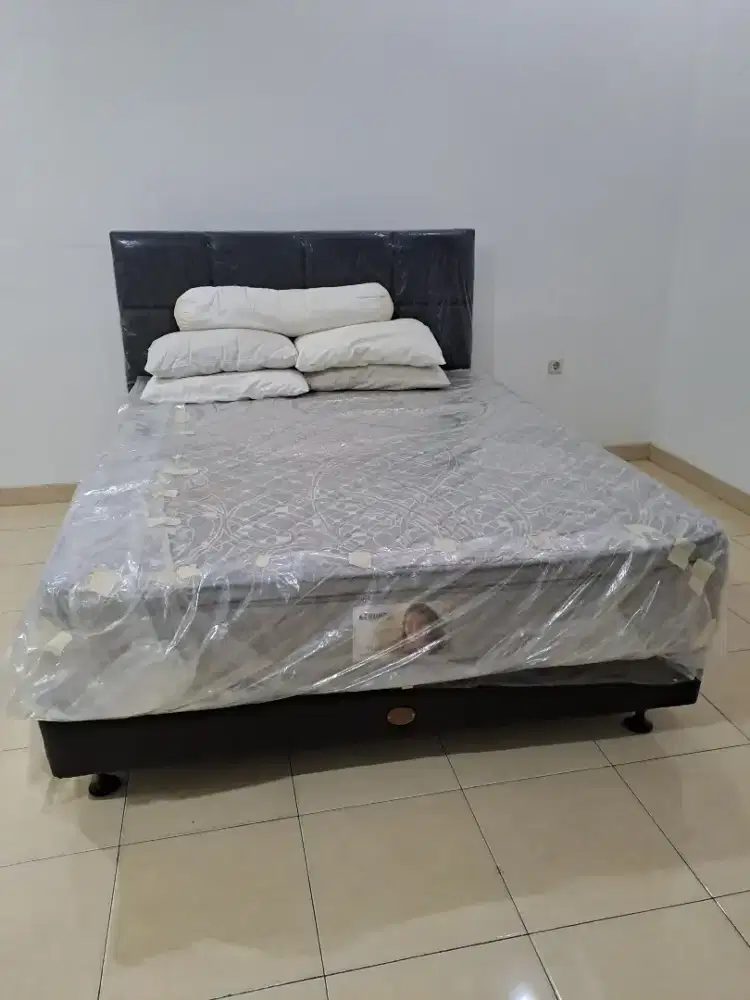 1 set furniture kamar (bed 160x200 gudho, lemari, meja rias, nakas)