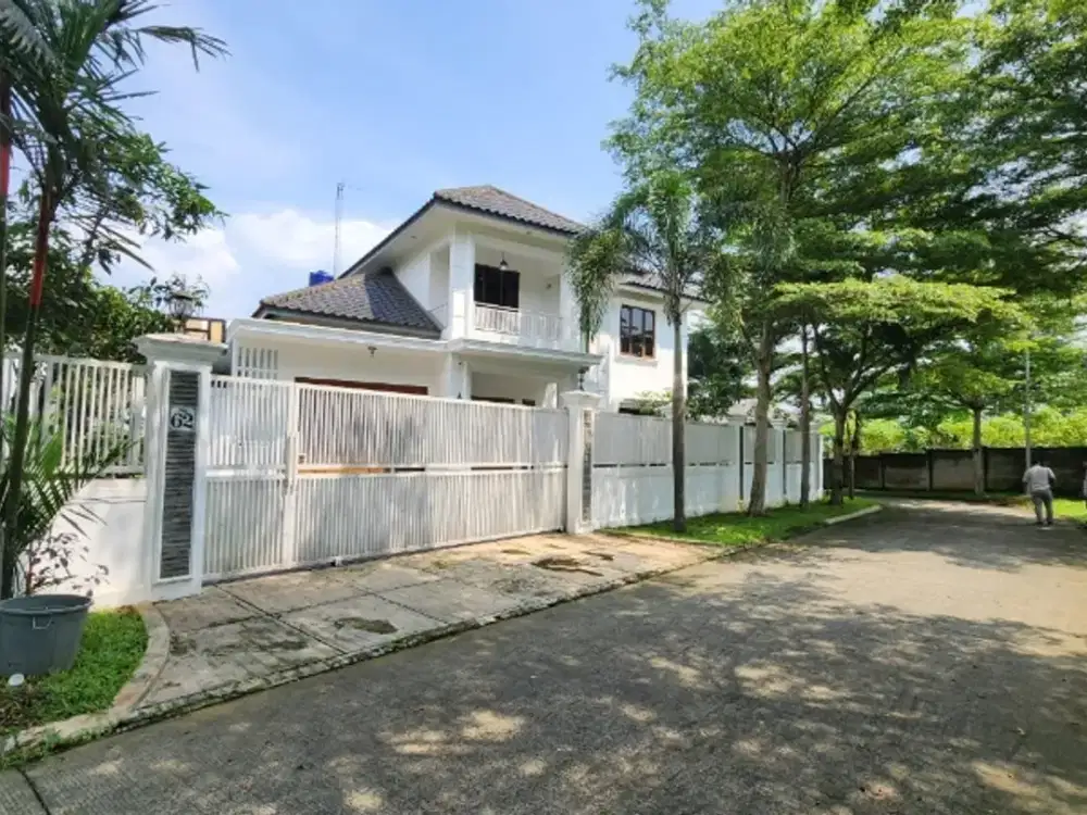di sewakan rumah Hoek depan green areafurnish  view gunung Sentul city