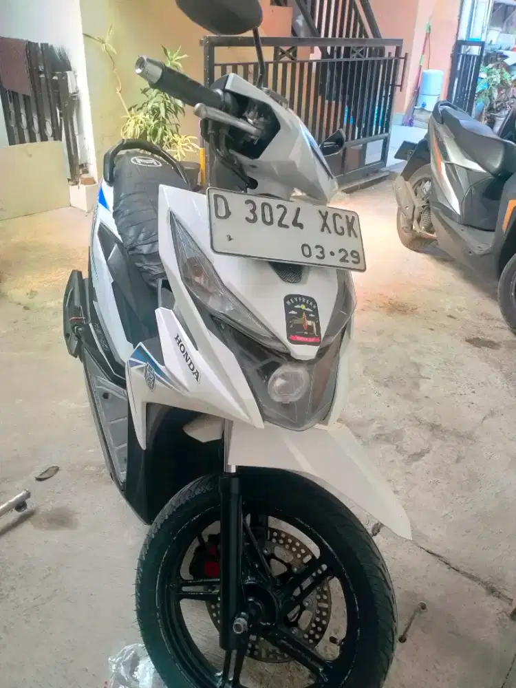 Honda beat fi th 2019  putih