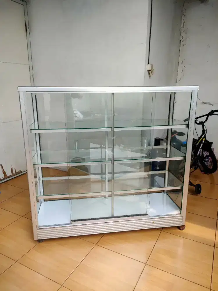 Etalase 1,2 meter