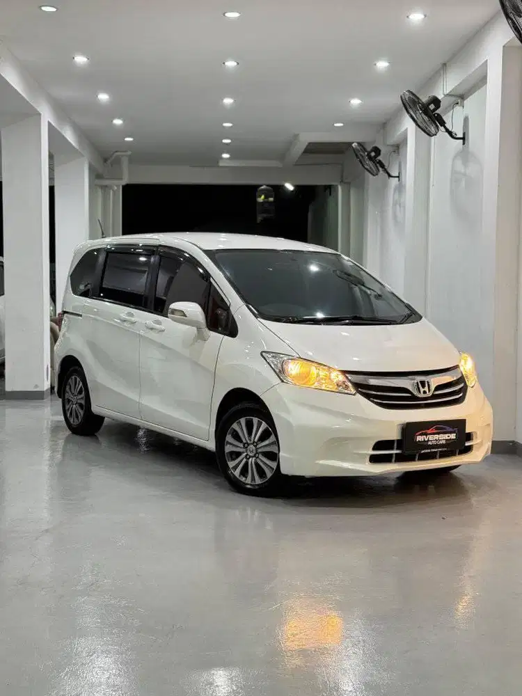 HONDA FREED SD 1.5 AT 2014 AC DOUBLE PUTIH PROMO DP MINIM 2 JUTA