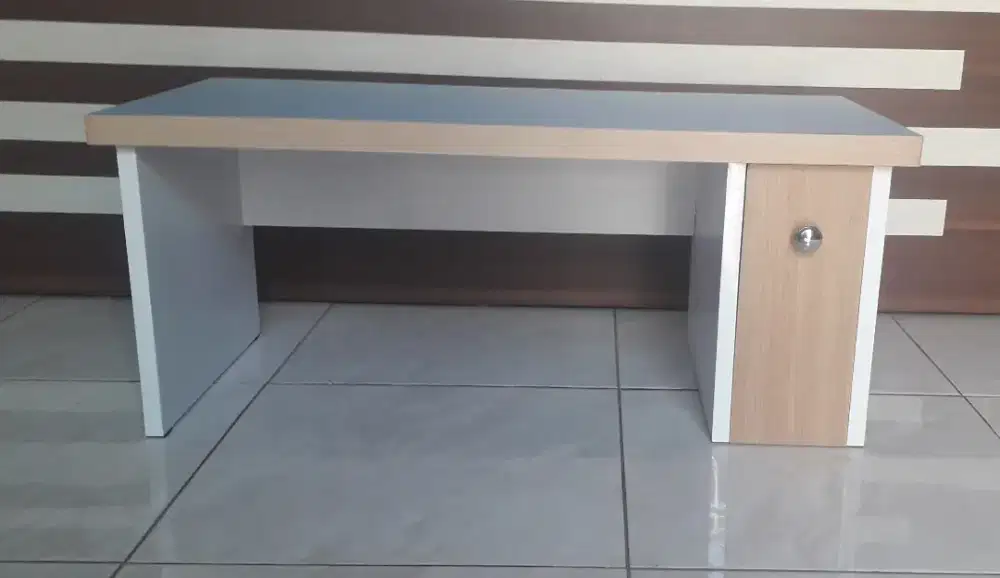 Meja laptop. Meja laptop lesehan.