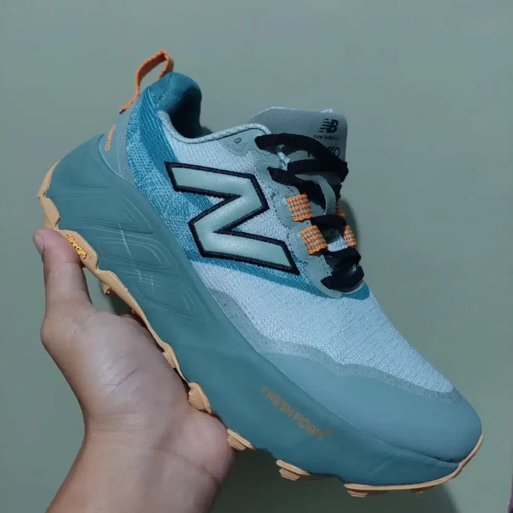 Sepatu Trail Running Hiero V9