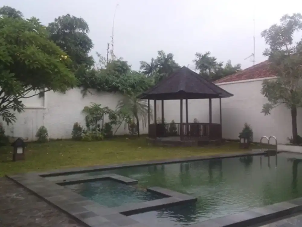 Big House..big Pool...big Opportunity....quiet Area...