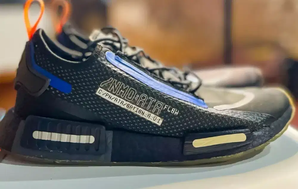 Sepatu Sneakers Pria
Adidas Nmd_r1 Spectoo