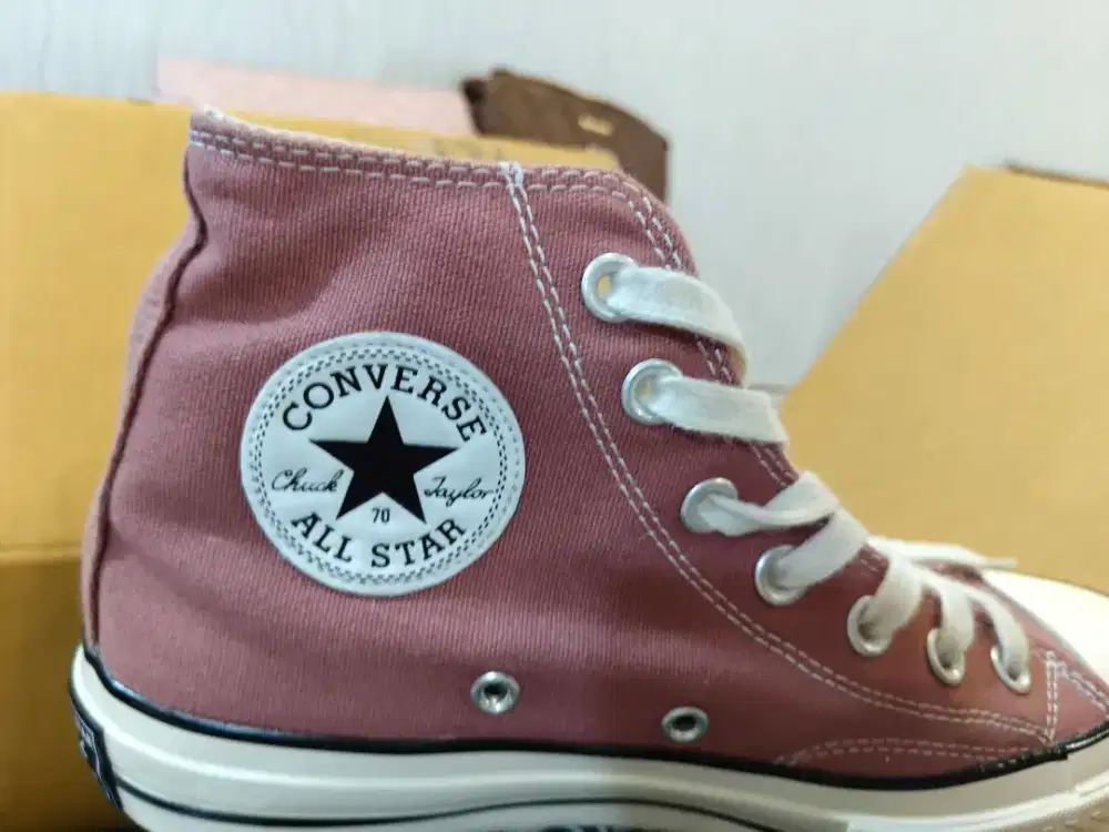 Sepatu Pink Converse