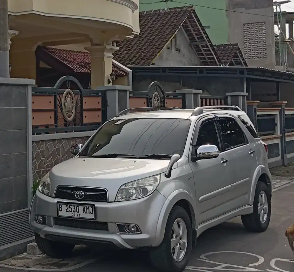 Toyota Rush 2010 AT metic pribadi orian semua kondisi  terawat siap