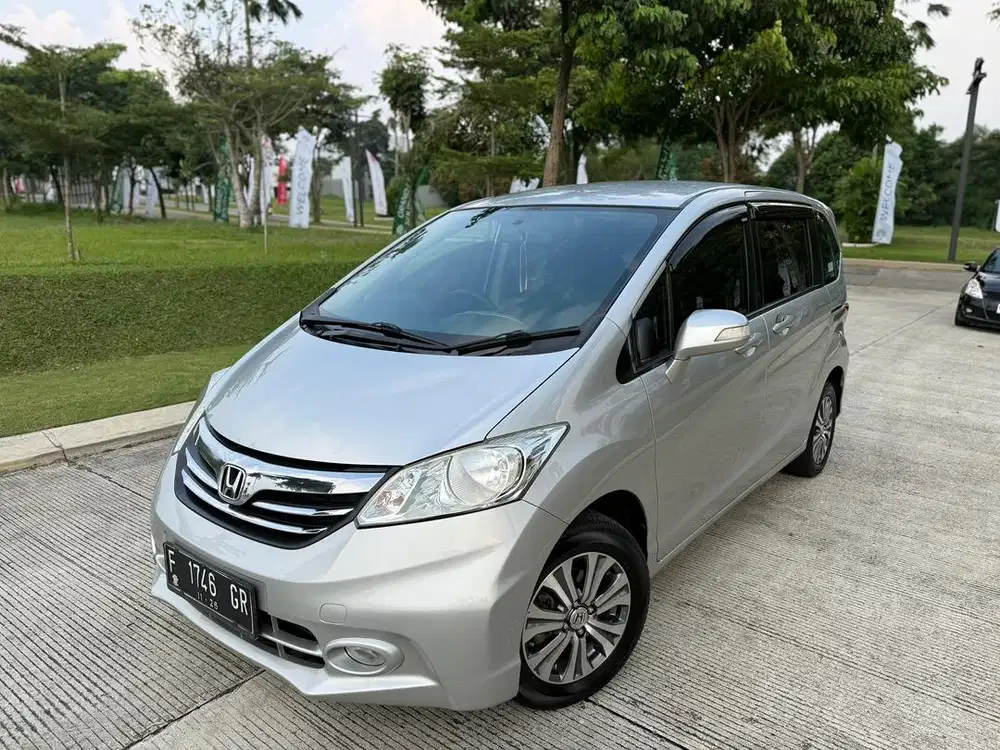 Honda Freed E PSD AT 2014 Silver