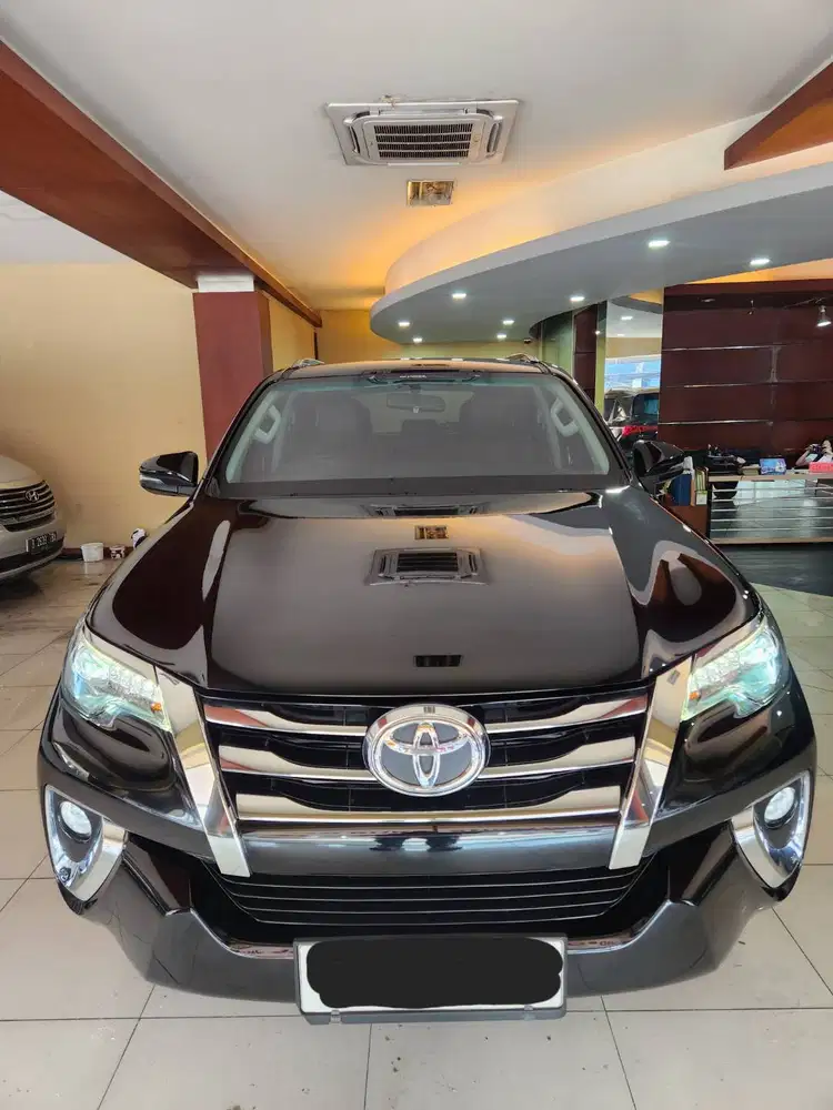 Toyota Fortuner VRZ 2.4 AT 2018 Low KM