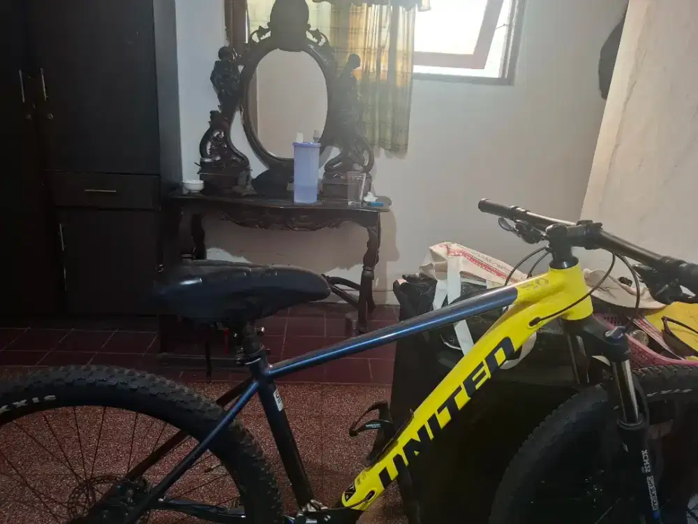 United Clovis 3.10 (17) Yellow Grey