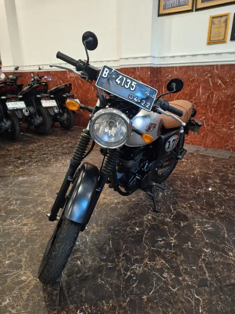 Hub ima Dp Promo Kawasaki W 175 Cafe 2018 Km 1000 motor apik , mulus