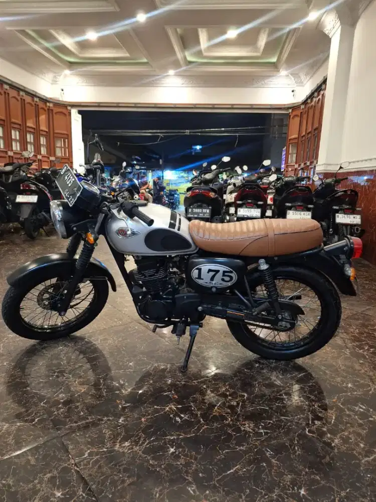 Hub ima Dp Promo Kawasaki W 175 Cafe 2018 Km 1000 motor apik , mulus