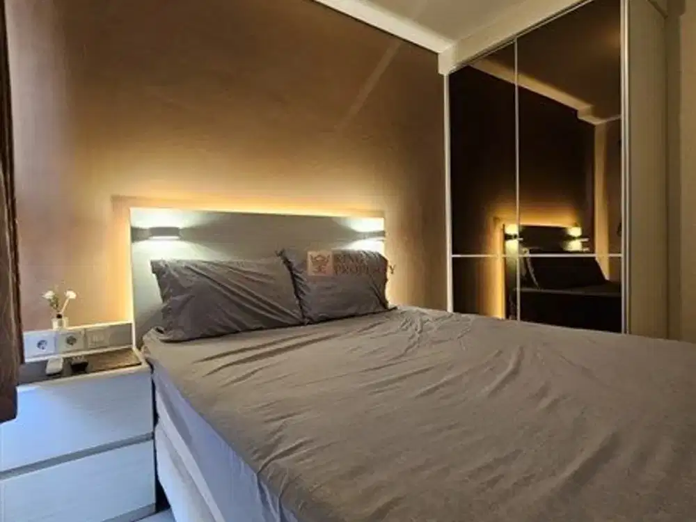 Selangkah ke Mall Central Park Sewa 1BR Furnished Bagus Akses Kolam Renang, Gym, EV Charging Apartemen Madison Park