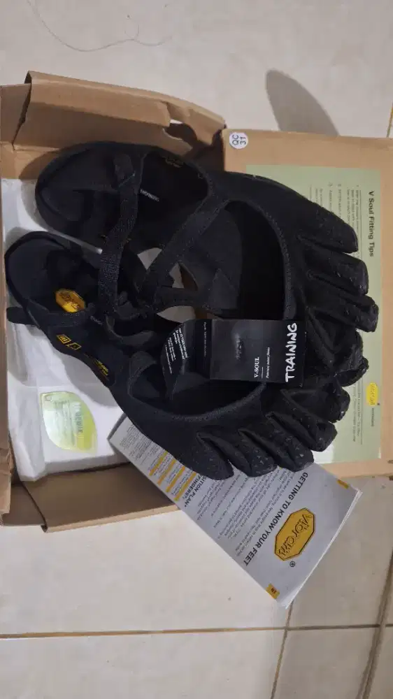 Sepatu vibram fivefingers V-Soul