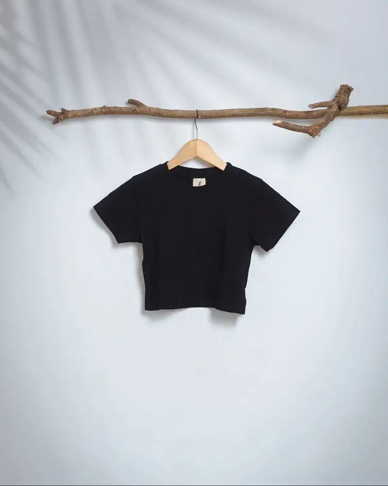 Kaos Polos Premium Cotton Crop Top - Hitam