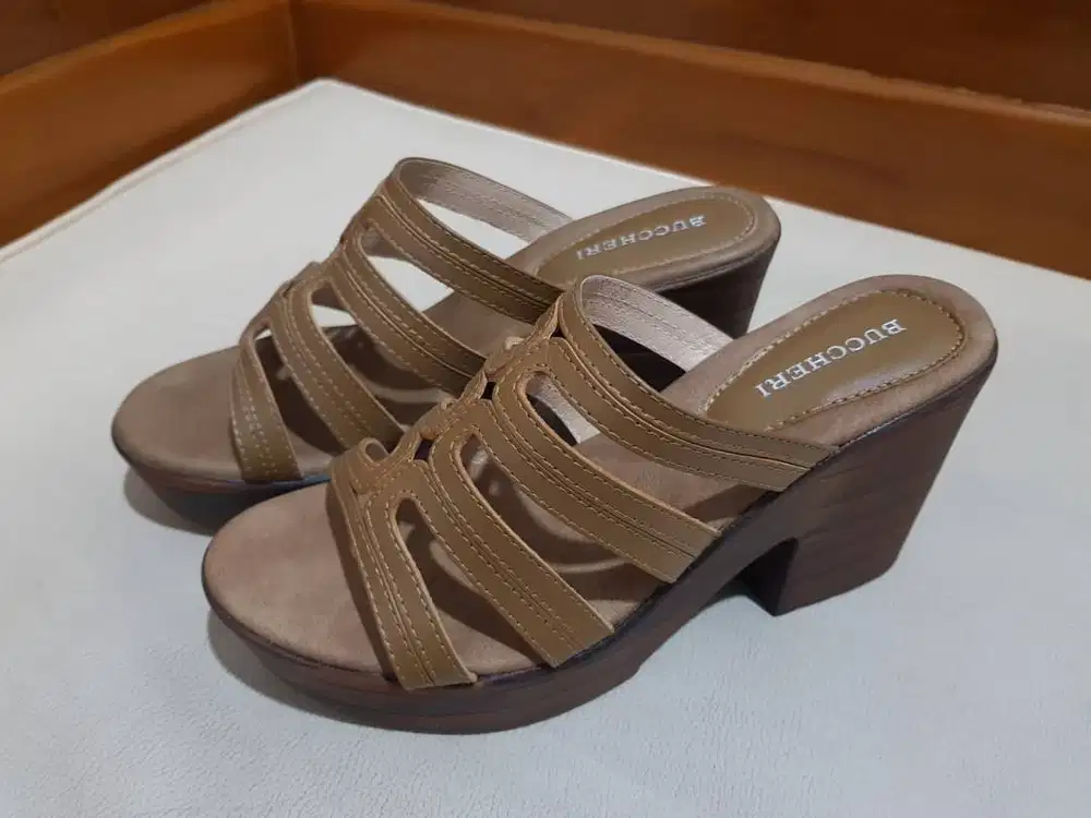 Sepatu Sandal Wanita - Wedges Buccheri Ukuran 38