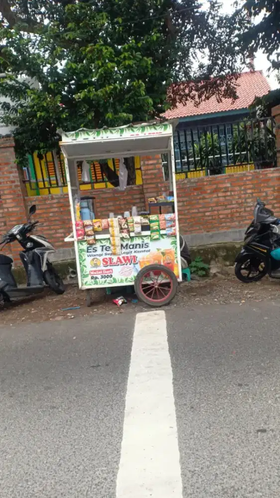 Loworkerja jaga Es Teh Slawi