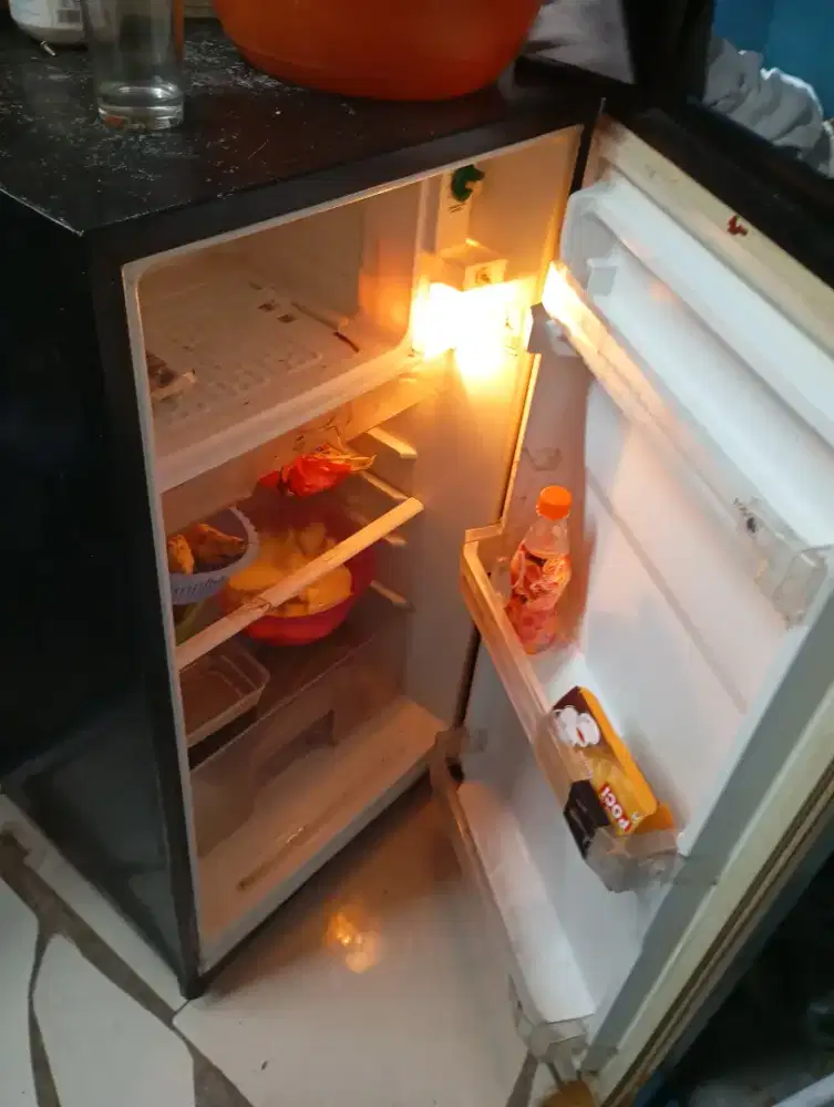 Service AC kulkas mesin cuci freezer chiller showcase