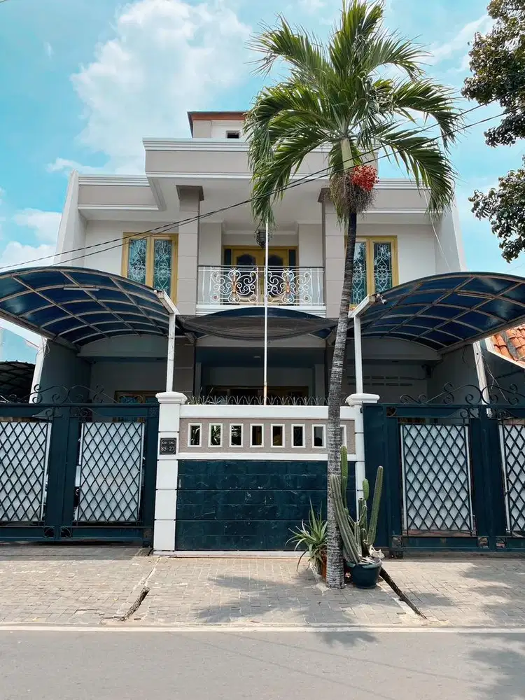Dijual Rumah Meruya Kembangan 3 Lantai SHM Pinggir Jalan Strategis