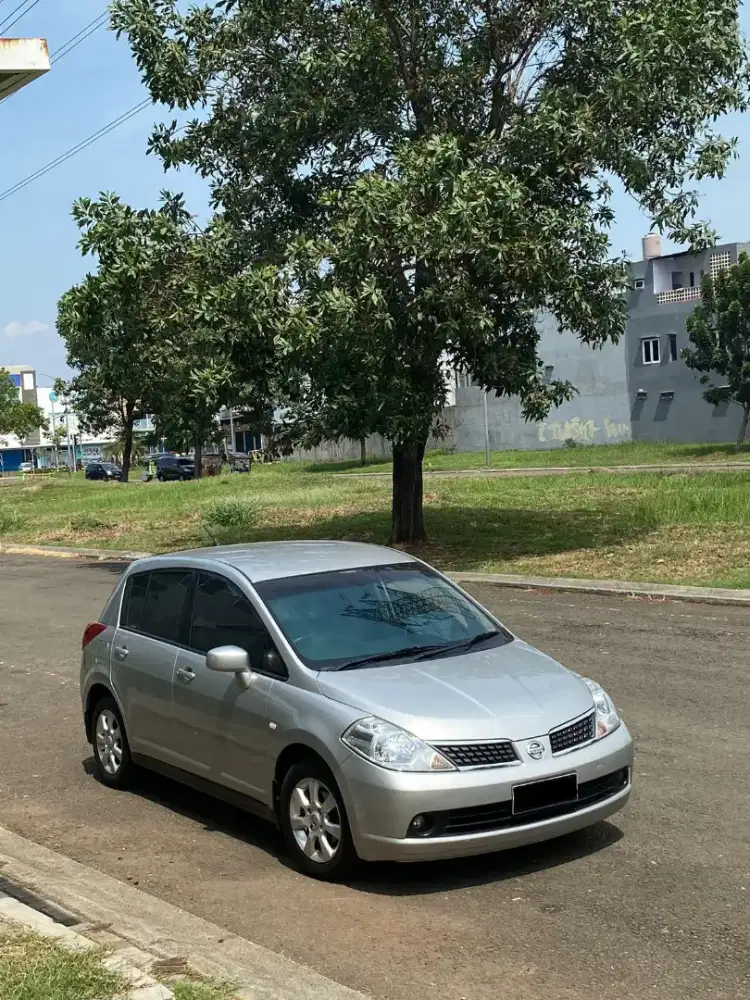 Nissan Latio Hatchback 2007 km 30rb antik