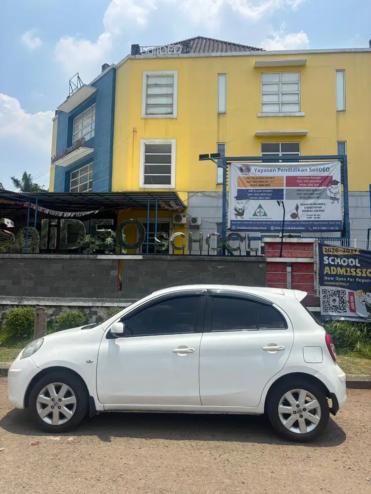 Nissan March 2011 A/T Warna Putih BAGUSSSS
