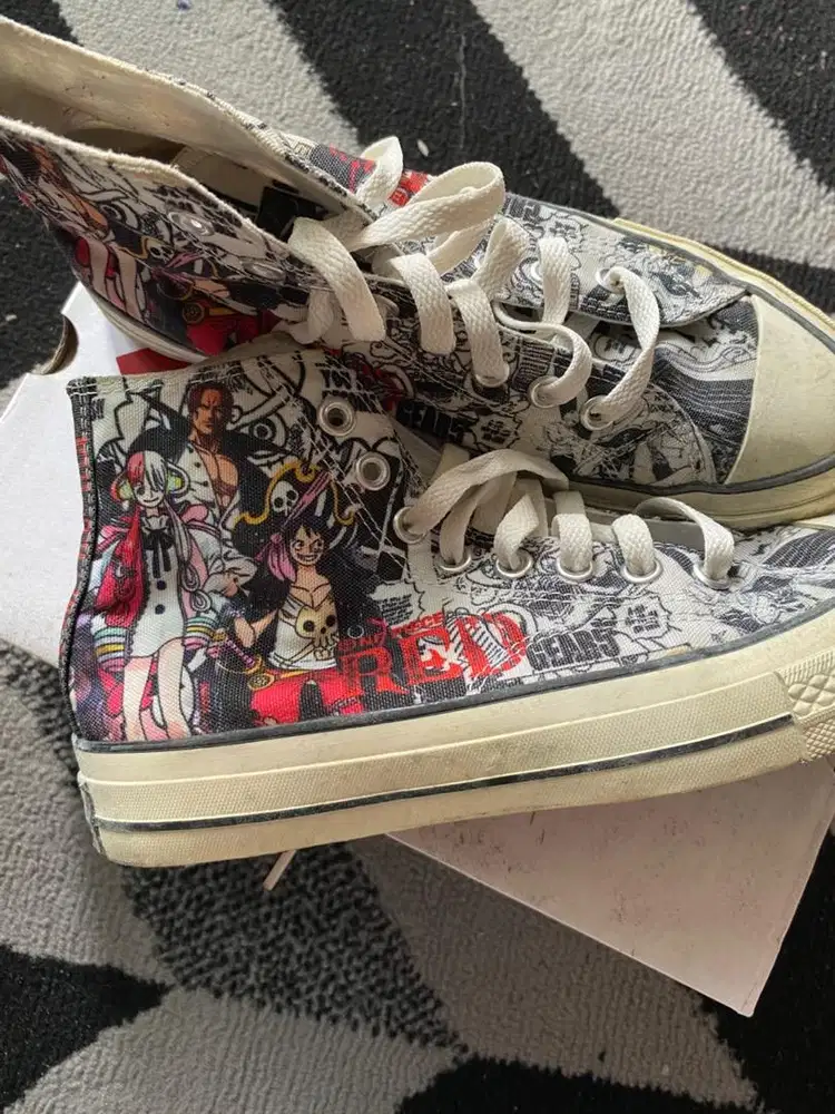 Sepatu One Piece High