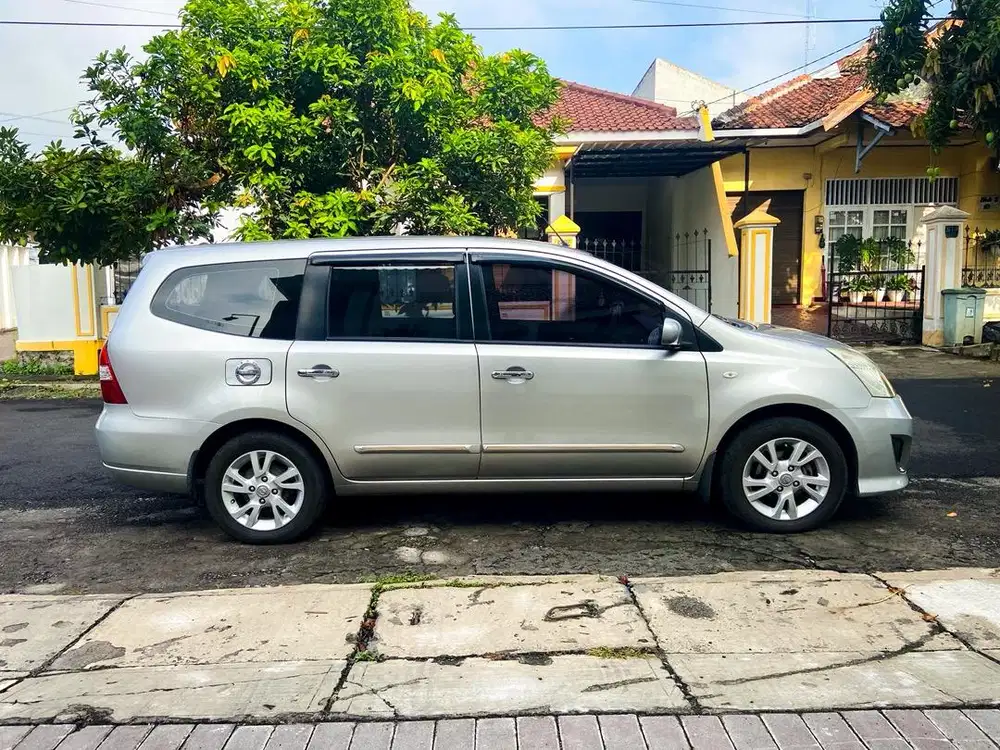 Nissan Grand Livina XV 2013