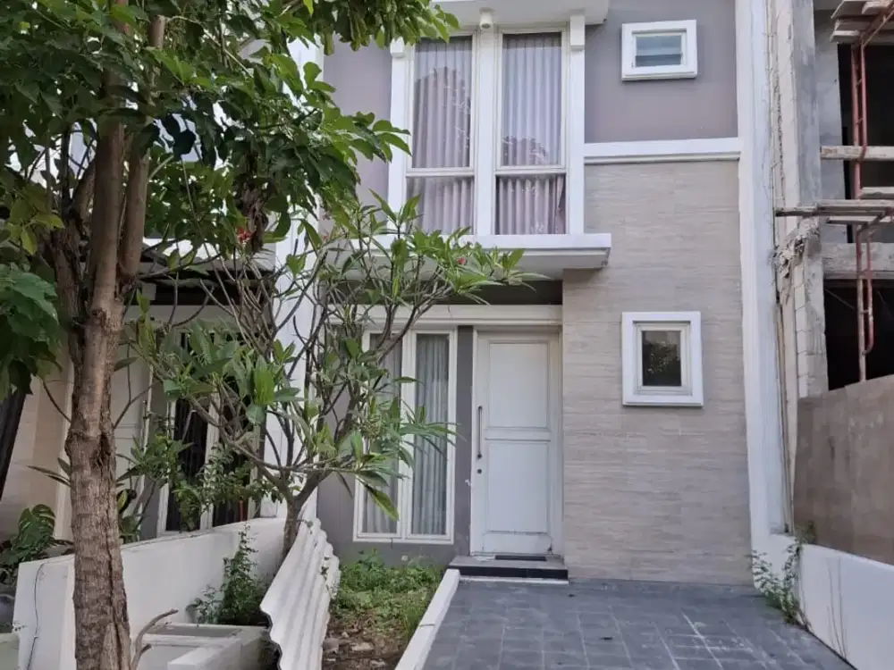 Disewakan Rumah 2 Lantai Greenlake Citraland Surabaya