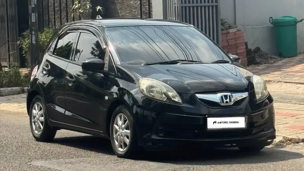 BRIO 2014 / 2013 Hitam Matic Bagus Murah Kredit Bekas Surabaya E