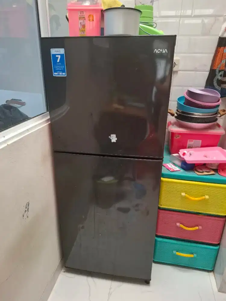 Kulkas 2 pintu merk aqua second