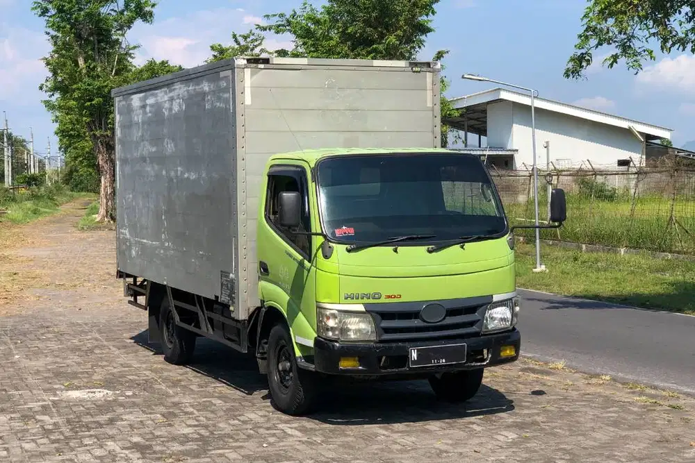 HINO DUTRO ENGKEL BOX M/T 2012 (HIJAU)