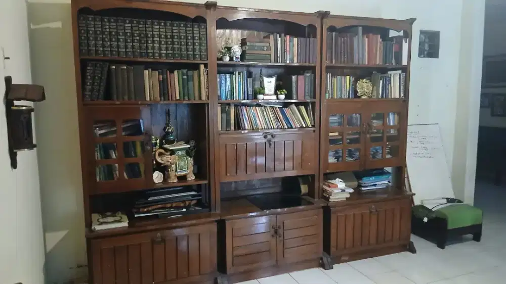 Lemari Rak Buku Kayu Jati