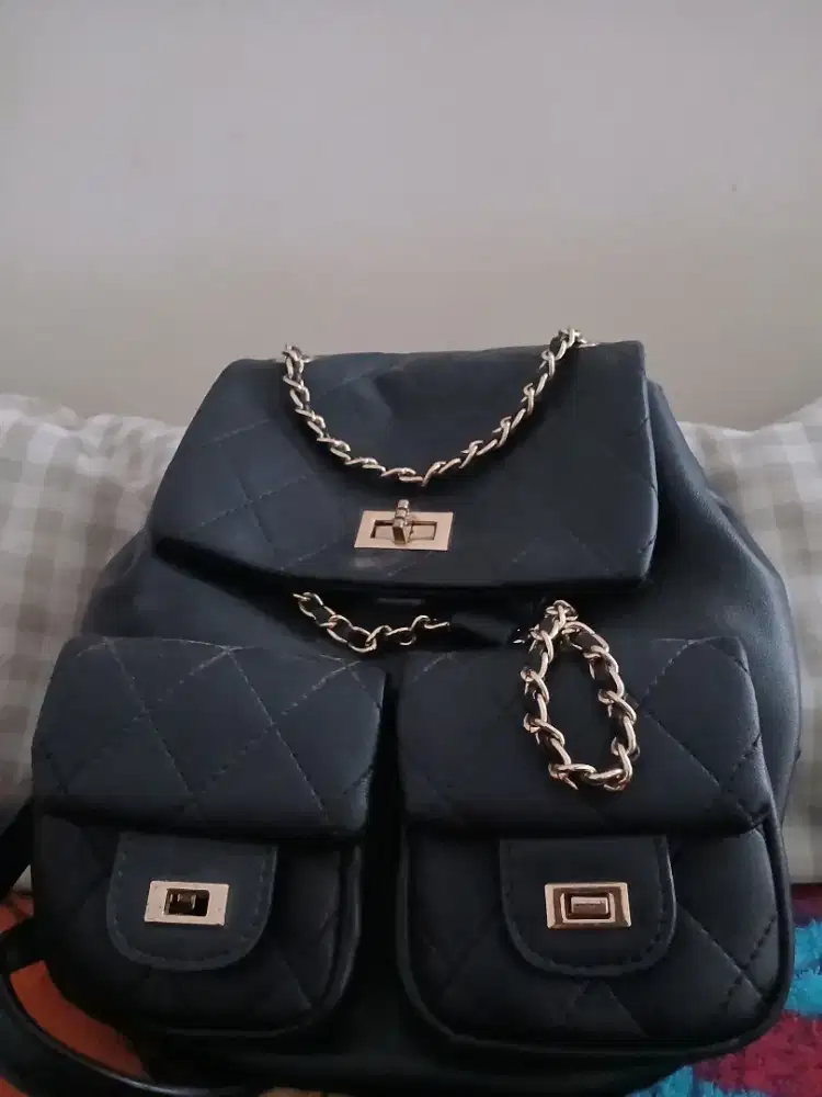 Tas hitam en-ji
