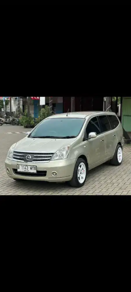 GRAND LIVINA ULTIMATE 1.8 AUTOMATIC