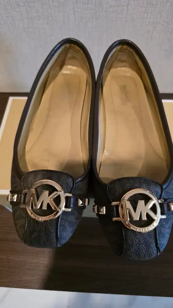 Michael kors flat shoes
