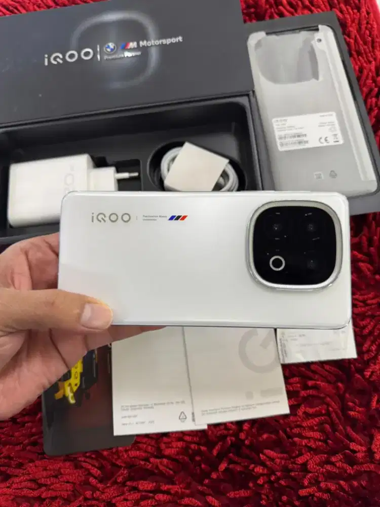 Iqoo 13 16/512GB 5G Snapdragon 8 Elite Fullset Garansi Resmi