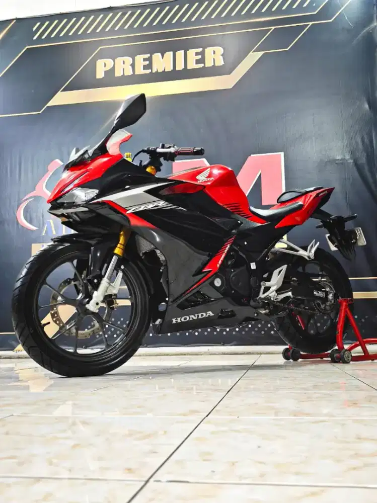 DP 3,5jt Honda New CBR150R FI USD TH 2022 Merah hitam