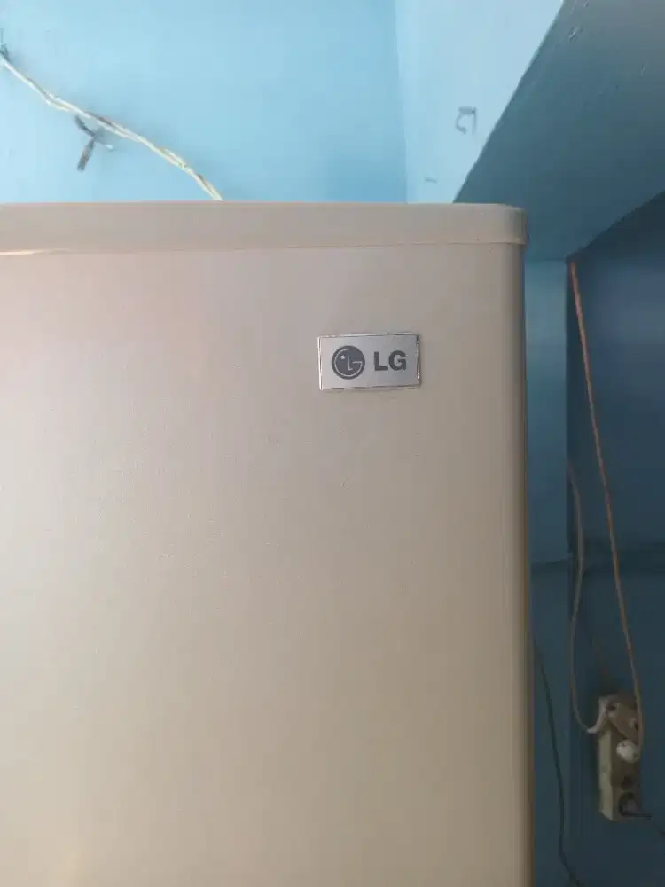 Kulkas 2 pintu merk LG jumbo