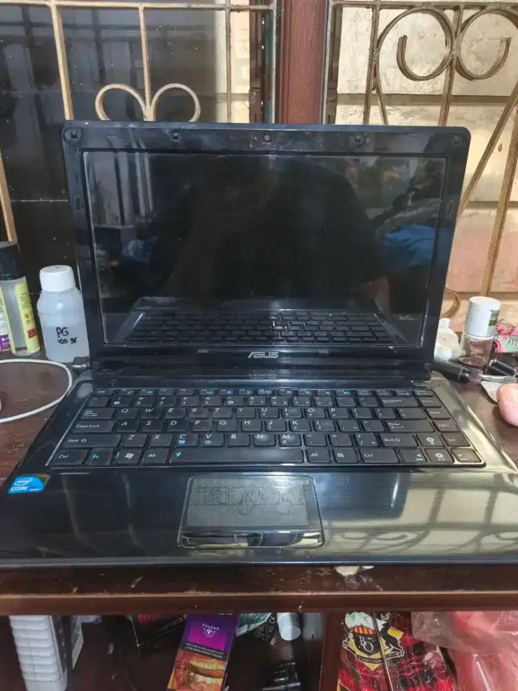 Laptop Asus A42F kipas muter layar hitam