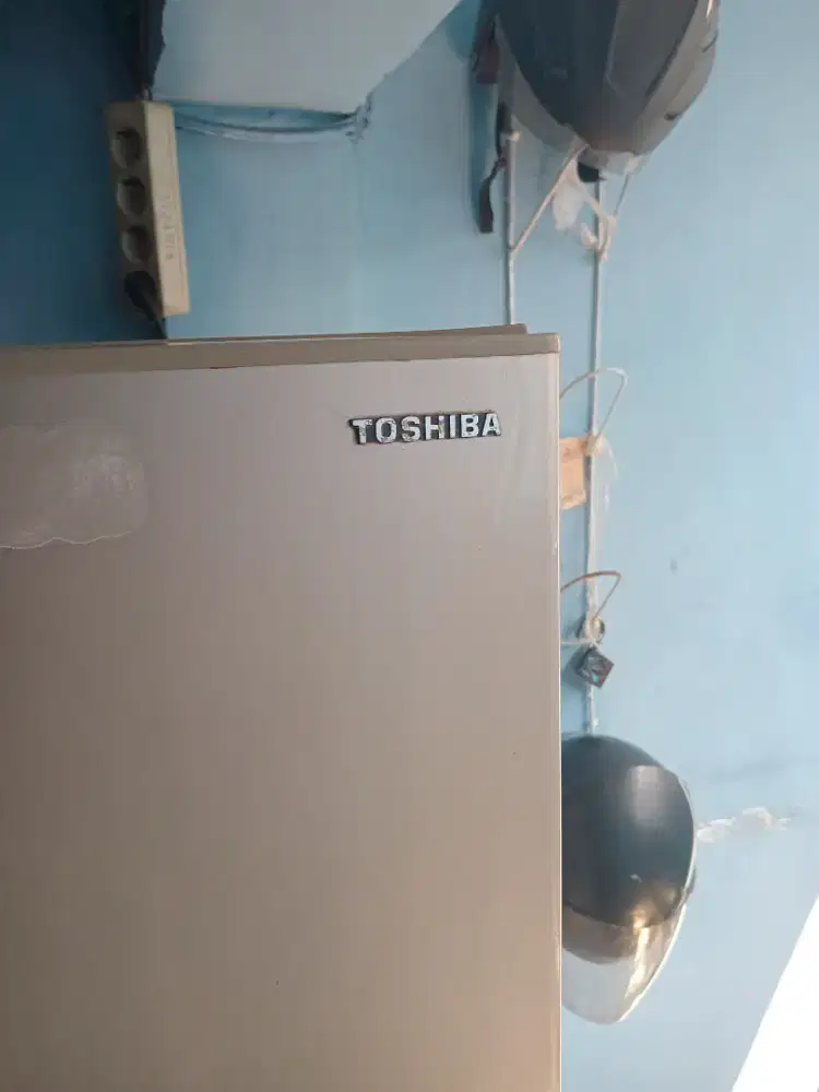 Kulkas 2 pintu merk toshiba