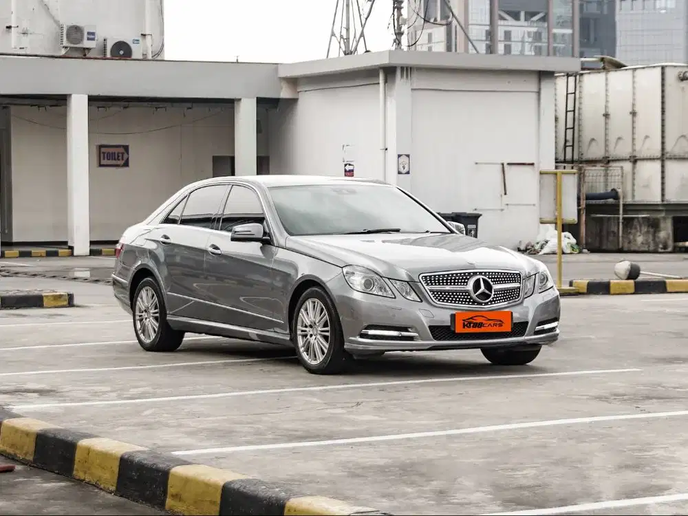 mercy E300 Elegance 3.0 AT abuabu 2011