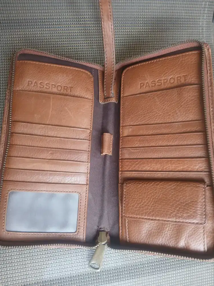 Dompet Passport Fossil
