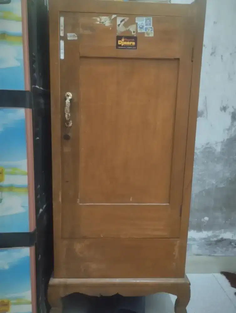 LEMARI KECIL BEKAS